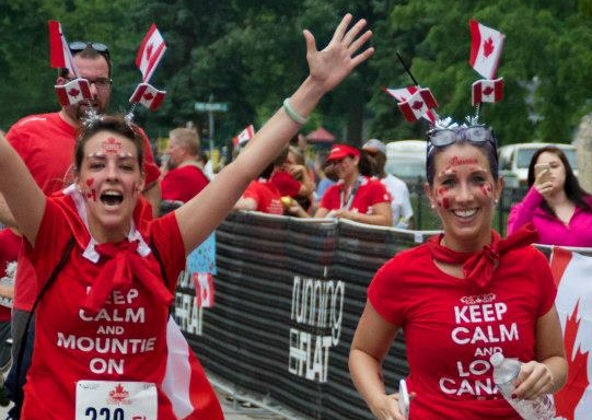 2 women running the Canada D'eh run