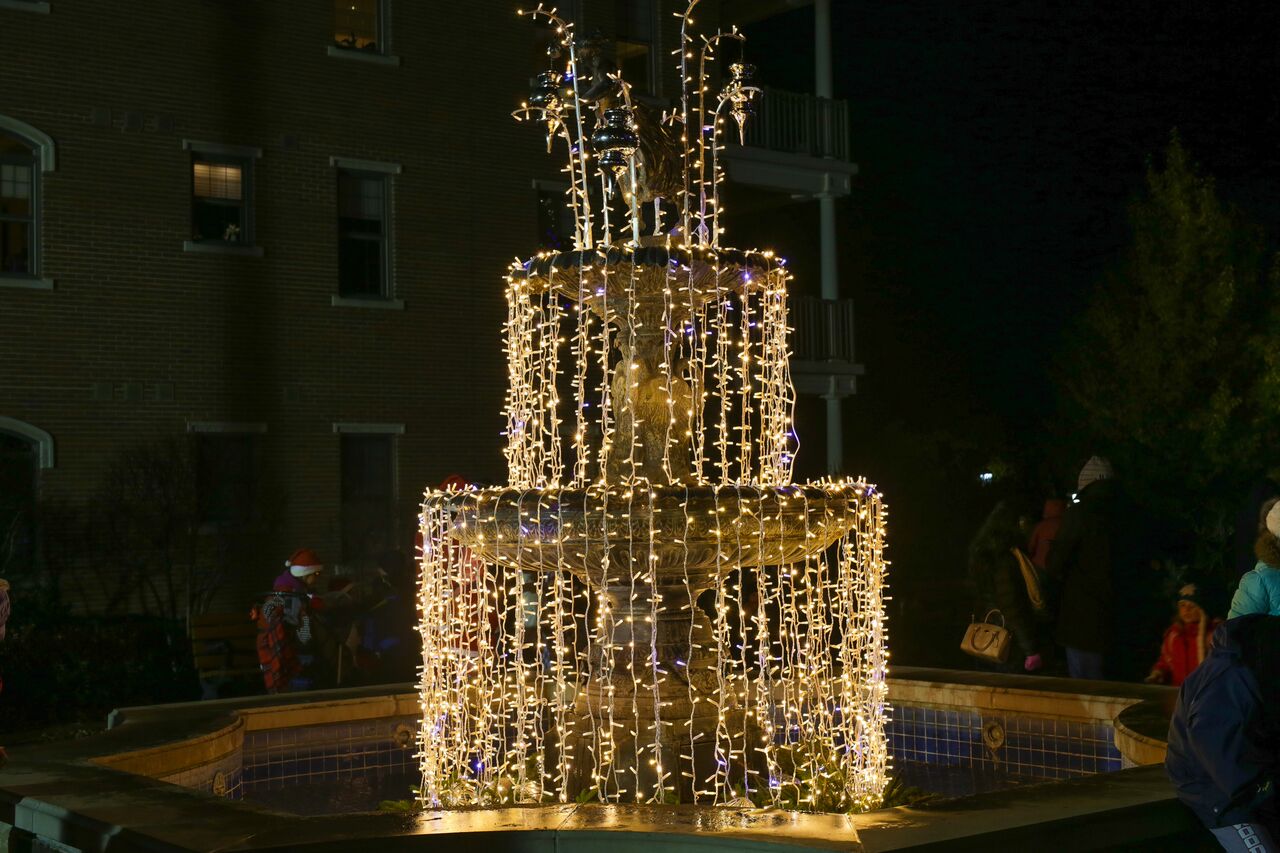 Water fountain light display