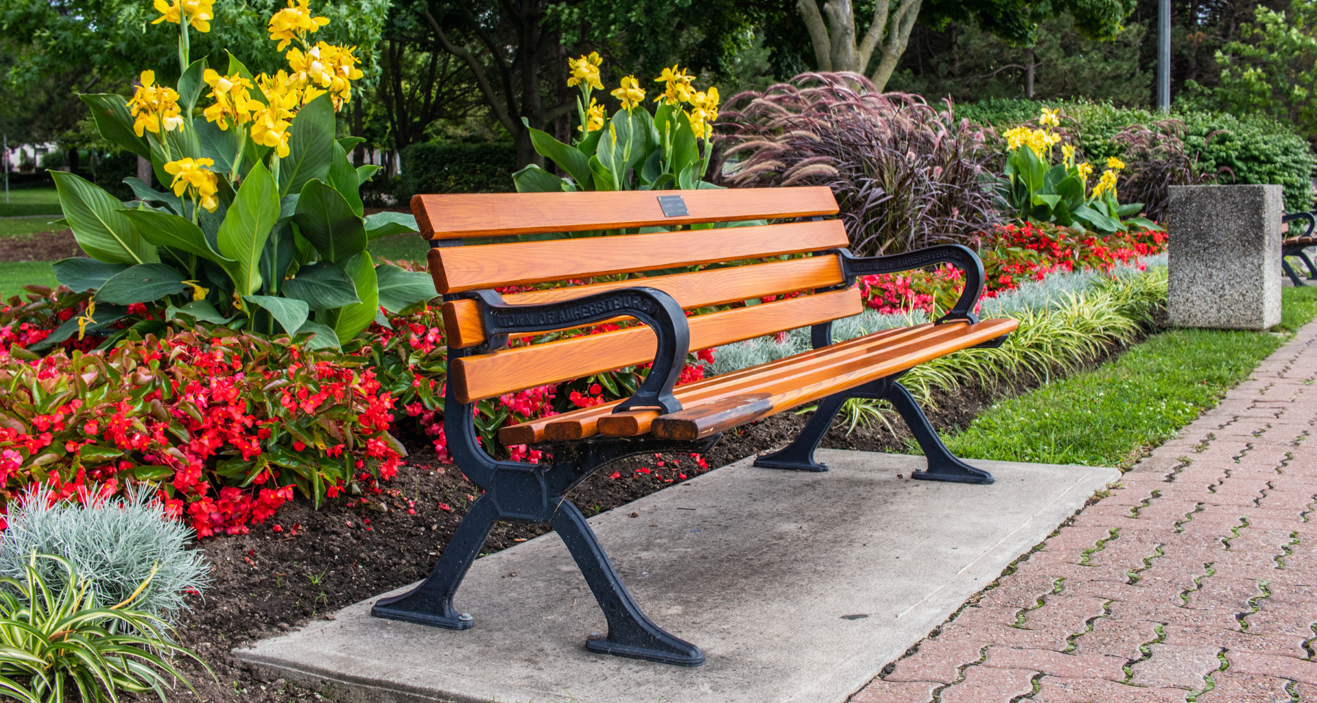 Bench in King's Navy Yard Park